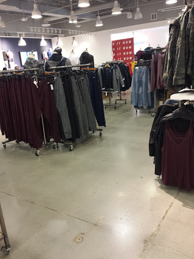 Shopping Mall «Jersey Shore Premium Outlets», reviews and photos, 1 Premium Outlet Blvd, Tinton Falls, NJ 07753, USA