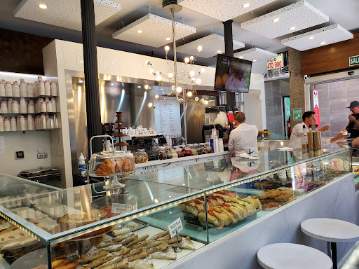 Cafetería Rey Fernando - (Piononos. Pastelería. Heladería)