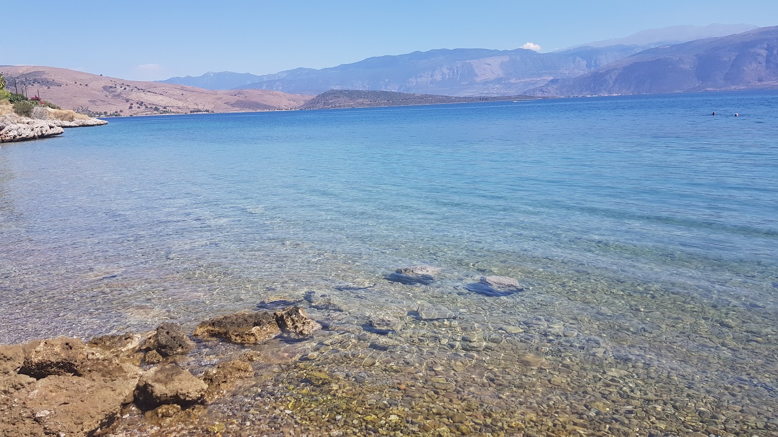 Fotografie cu Vitrithra Beach cu golful minuscul