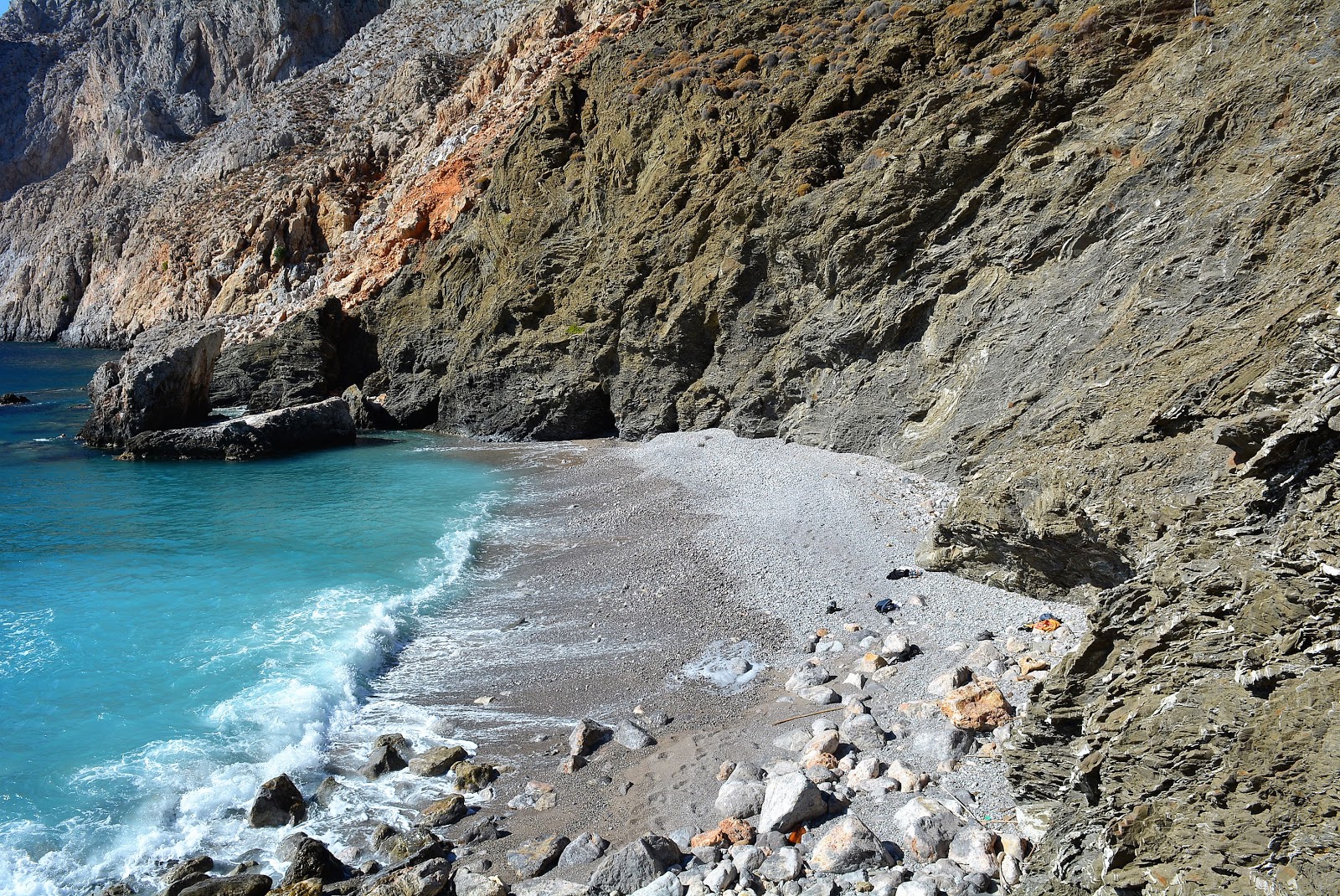 Agios Ioannis'in fotoğrafı hafif ince çakıl taş yüzey ile