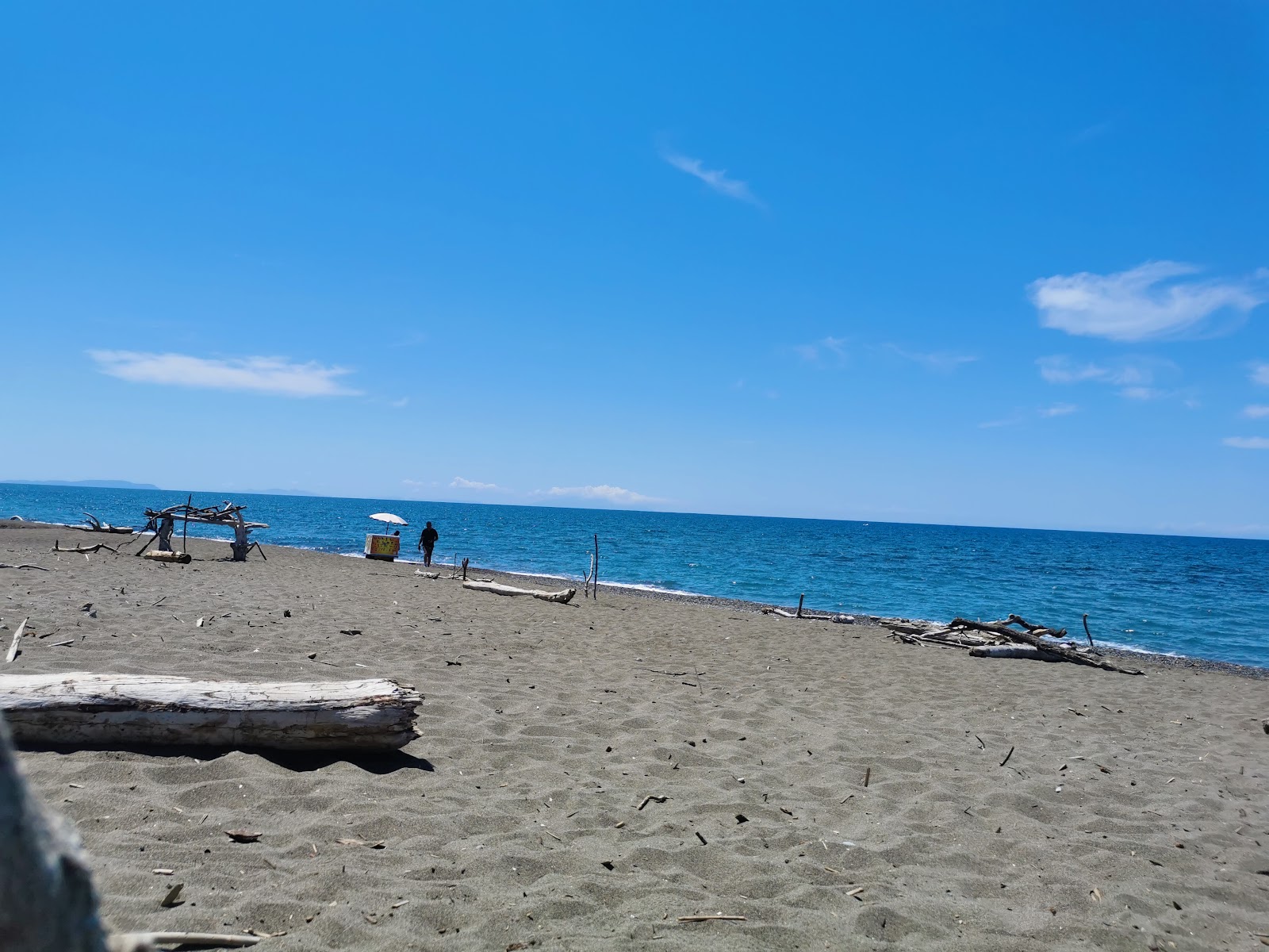 Bau Beach Le Gorette'in fotoğrafı - rahatlamayı sevenler arasında popüler bir yer