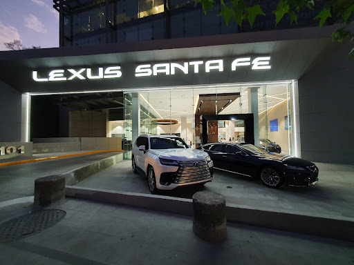 Lexus Santa Fé
