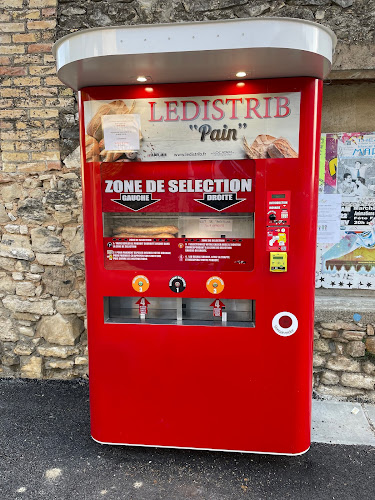 Fresh bread vending machine à Castelnau-Valence