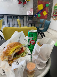 Plats et boissons du Restaurant Burger shop aubagne - n°8