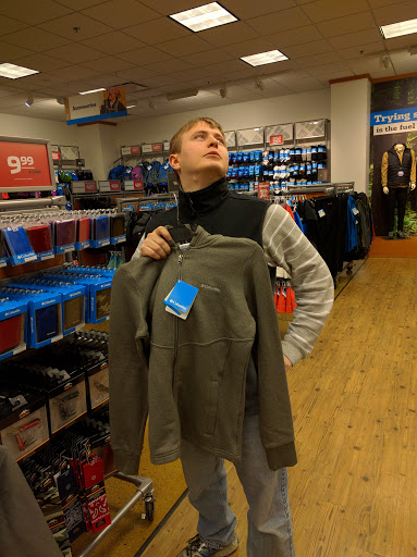 Sportswear Store «Columbia Sportswear Outlet», reviews and photos, 3 Monroe Pkwy, Lake Oswego, OR 97035, USA