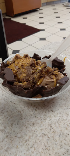 Ice Cream Shop «Oberweis Dairy», reviews and photos, 101 S Northwest Hwy, Park Ridge, IL 60068, USA