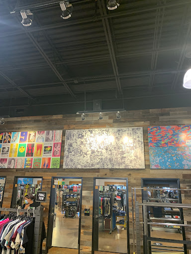 Clothing Store «Tillys», reviews and photos, 343 N Alafaya Trail, Orlando, FL 32828, USA