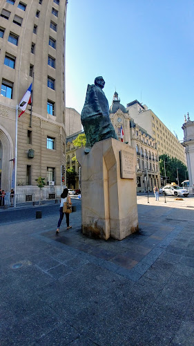 Opiniones de Plaza de la Constitución en Estación Central - Arquitecto
