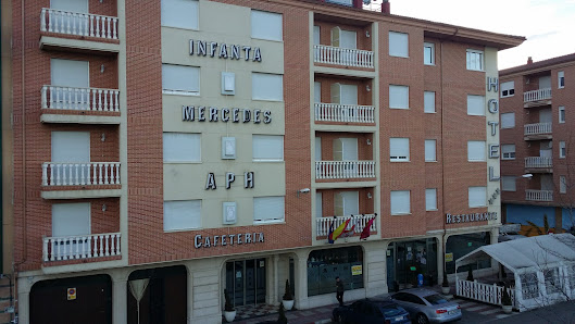 Apartahotel y Restaurante Infanta Mercedes Tr.ª Madrid-Coruña, 125, 24750 La Bañeza, León, España