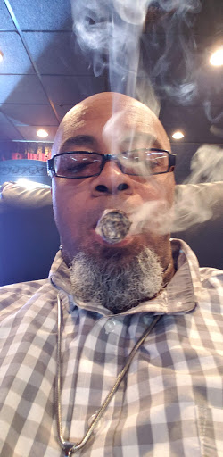 Tobacco Shop «Hollywood Smokes», reviews and photos, 6857 159th St, Tinley Park, IL 60477, USA