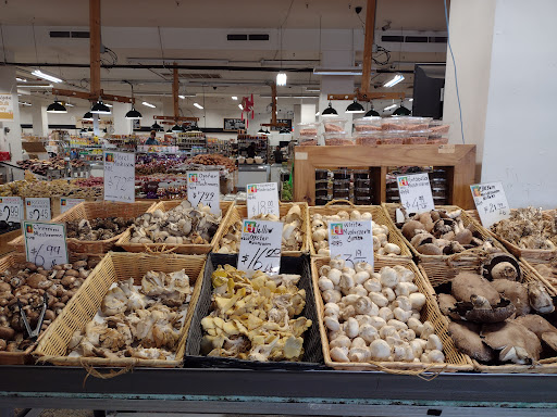 Grocery Store «Horrocks Farm Market», reviews and photos, 235 Capital Ave SW, Battle Creek, MI 49037, USA