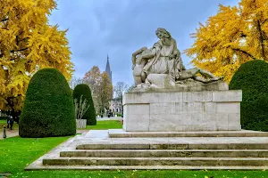 Jardin de la Place de la République image