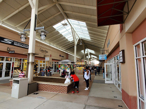 Shopping Mall «Chicago Premium Outlets», reviews and photos, 1650 Premium Outlet Blvd, Aurora, IL 60502, USA