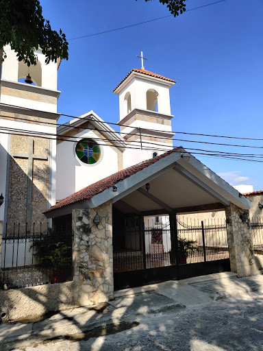 Capilla Divina providencia, Parroquia San Juan Apóstol