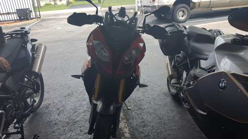 BMW Motorcycle Dealer «BMW Motorcycles Fort Lauderdale», reviews and photos, 4201 Peters Rd, Plantation, FL 33317, USA