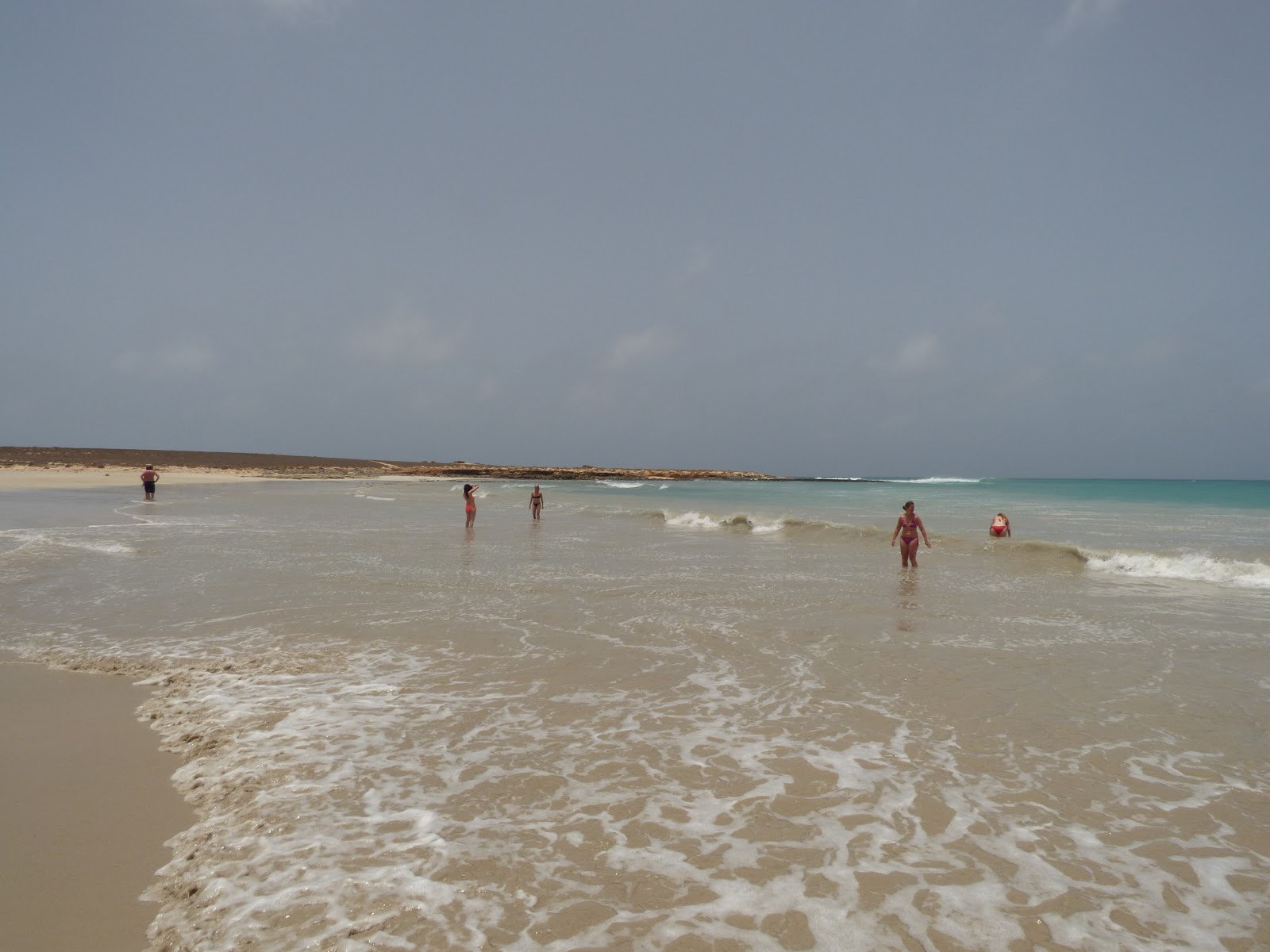 Photo de Praia de Abrabas avec rivage droit, long