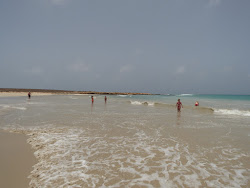 Photo de Praia de Abrabas avec rivage droit, long