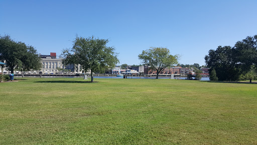 Park «Riverfront Park», reviews and photos, 5 N Water St, Wilmington, NC 28401, USA