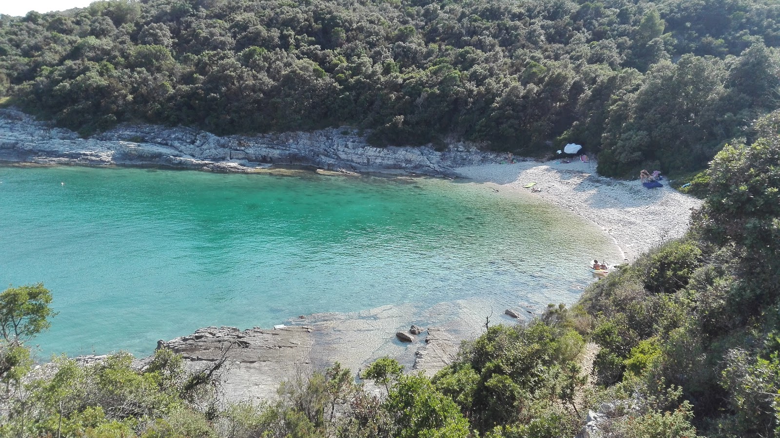 Zdjęcie Kavran beach z poziomem czystości głoska bezdźwięczna