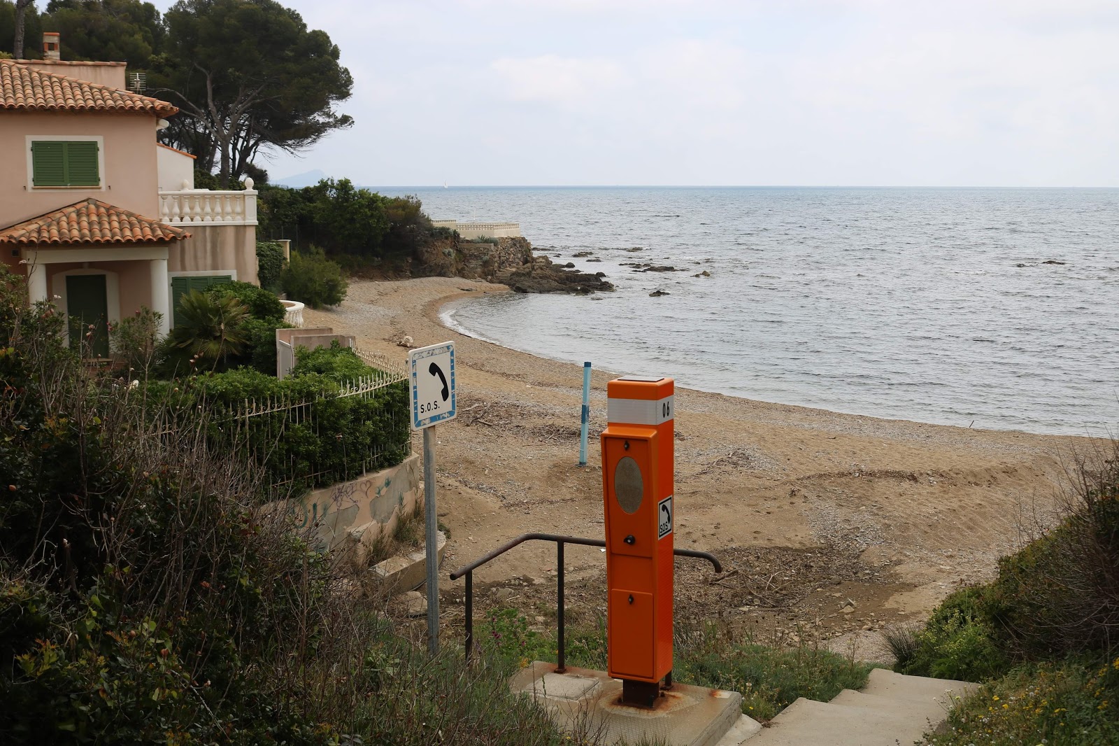 Foto von Pebrier beach II mit kleine bucht