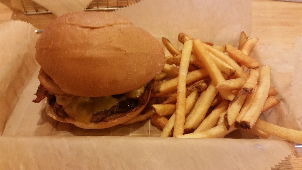 What's Shake'n Burger Grille 48430