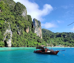 The Pirate Boat: Phi Phi Island Tour photo
