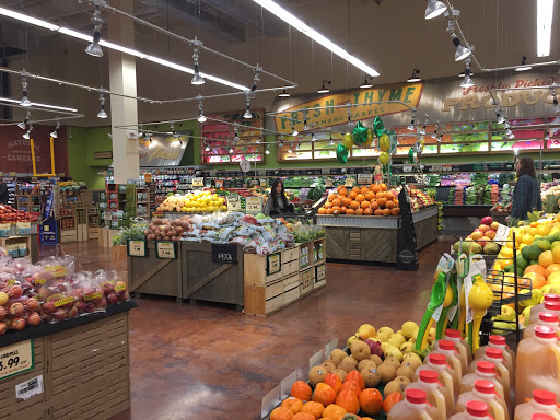 Grocery Store «Fresh Thyme Farmers Market- 82nd», reviews and photos, 4225 E 82nd St, Indianapolis, IN 46250, USA