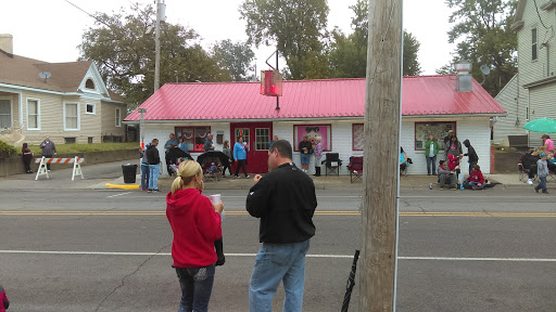Dessert Shop «Honey Creme Donut Shop», reviews and photos, 514 Vincennes St, New Albany, IN 47150, USA
