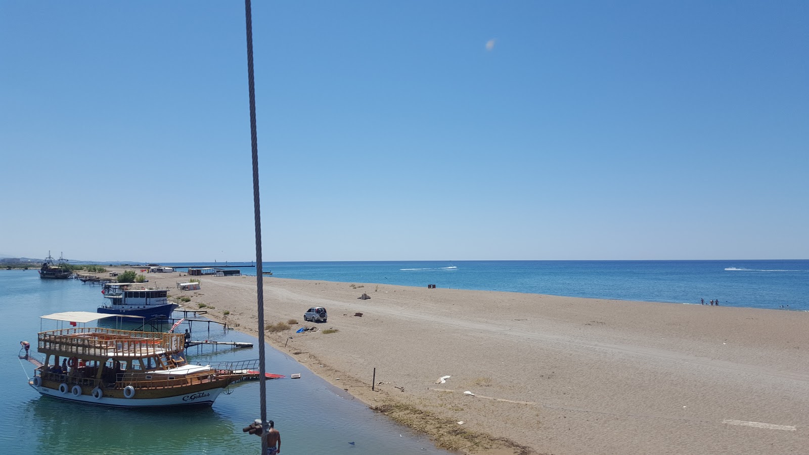 Φωτογραφία του Kleopatra beach με καφέ άμμος επιφάνεια