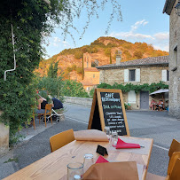 Atmosphère du Restaurant Sur La Place à Rochebaudin - n°2