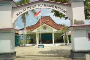 Balai Desa Karangkemiri image