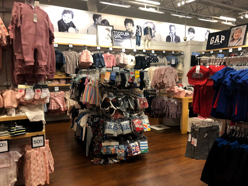 Clothing Store «Gap», reviews and photos, 18511 Outlet Blvd, Chesterfield, MO 63005, USA