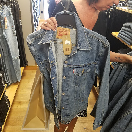 Descubrir 38+ imagen levi's outlet chandler Thptnganamst.edu.vn