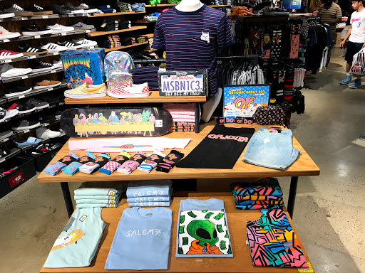 Clothing Store «Zumiez», reviews and photos, 670 Park City Center, Lancaster, PA 17601, USA