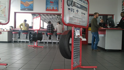Tire Shop «Discount Tire Store - Hiram, GA», reviews and photos, 4909 Jimmy Lee Smith Pkwy, Hiram, GA 30141, USA