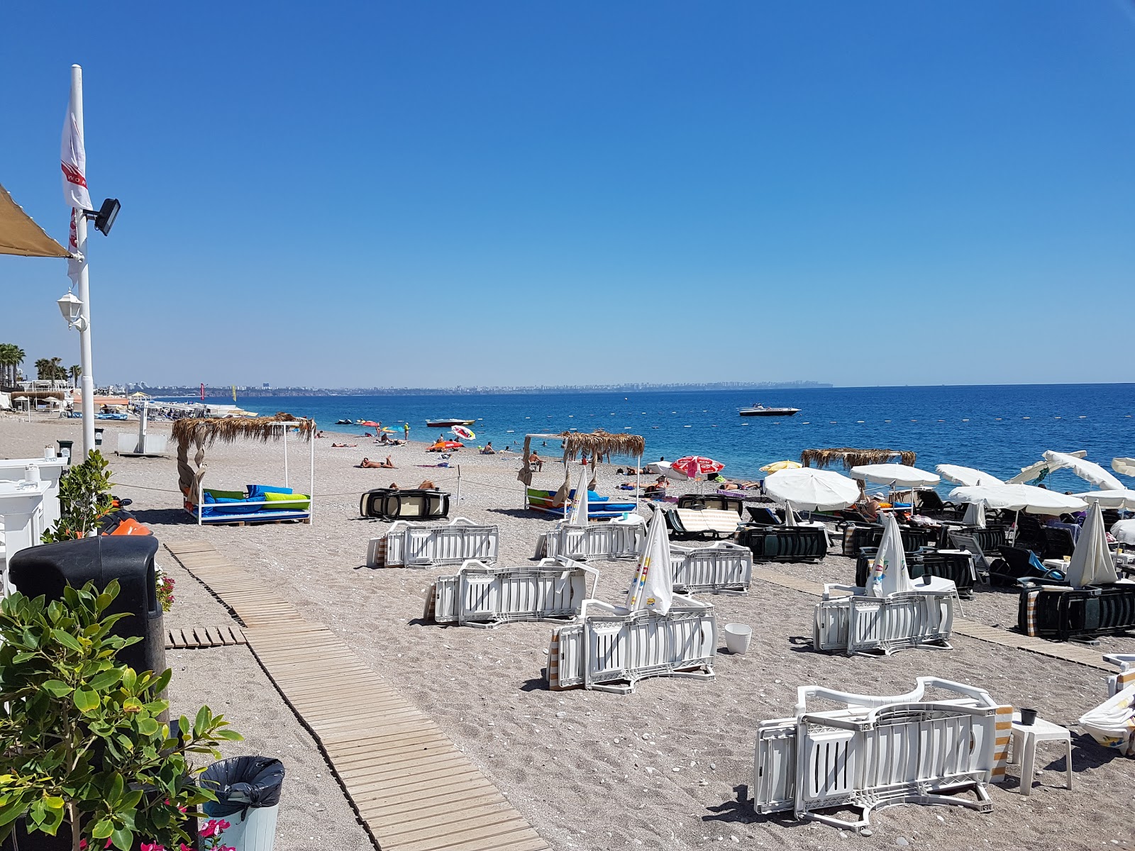 Foto von Baki Beach und die siedlung