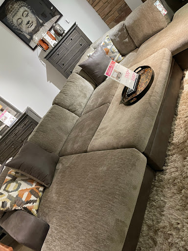 Furniture Store «Rooms To Go & Rooms To Go Kids Furniture Store - Montgomery», reviews and photos, 6810 Eastchase Pkwy Suite A, Montgomery, AL 36117, USA