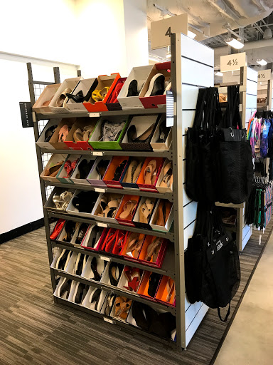 Department Store «Nordstrom Rack Skyview Center», reviews and photos, 4024 College Point Blvd, Flushing, NY 11354, USA