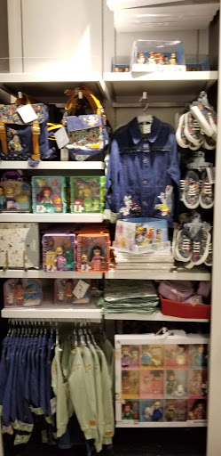 Toy Store «Disney Store», reviews and photos, 400 Premium Outlets Dr, Monroe, OH 45050, USA