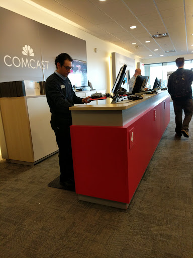 Internet Service Provider «XFINITY Store by Comcast», reviews and photos, 1229 E Golf Rd, Schaumburg, IL 60173, USA