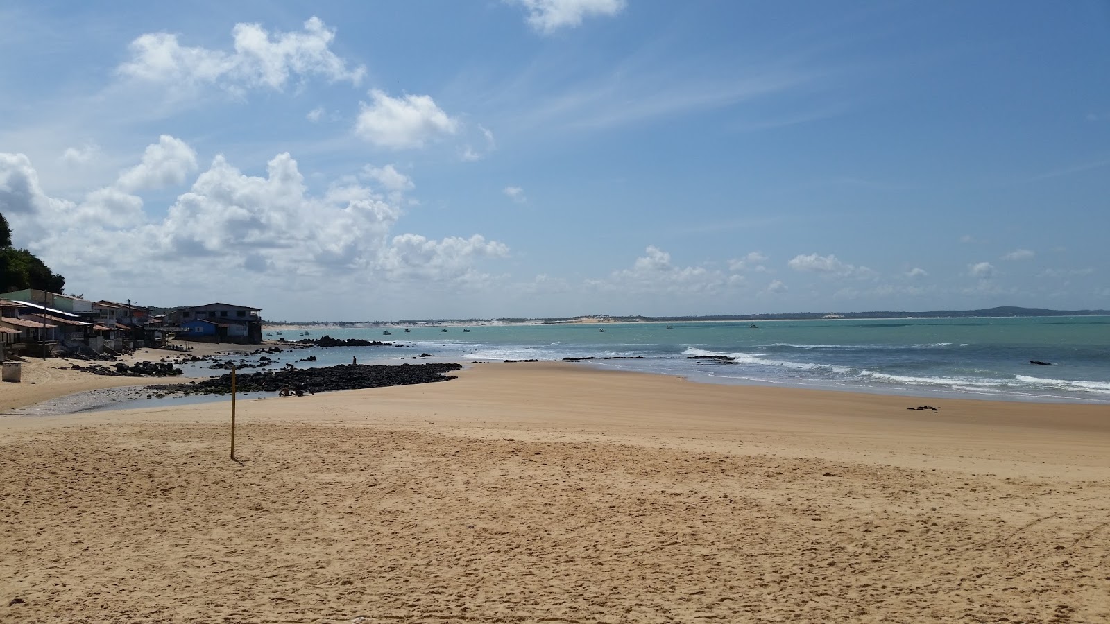 Foto von Praia Da Cacimba mit türkisfarbenes wasser Oberfläche