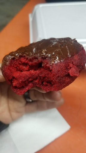 Donut Shop «Donut Hut», reviews and photos, 2025 W Magnolia Blvd, Burbank, CA 91506, USA