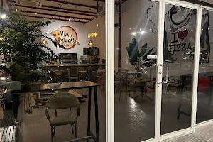 Viva La Pizza - Condado del Rey - Pizzería en Panamá image