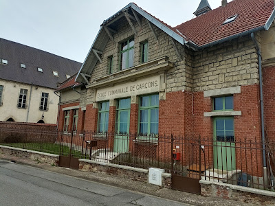 Ecole Communale De Garcons . à Laon