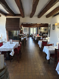 Atmosphère du Restaurant le village depuis 1975 à Maurepas - n°4