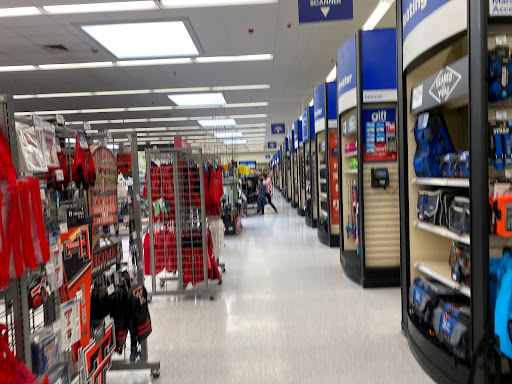 Sporting Goods Store «Academy Sports + Outdoors», reviews and photos, 5802 19th St, Lubbock, TX 79407, USA