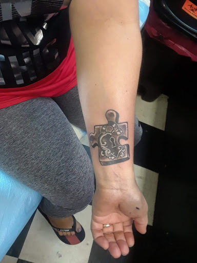 Tattoo Shop «Holey Moley Tattoos & Body Piercings», reviews and photos, 7140 49th St N, Pinellas Park, FL 33781, USA