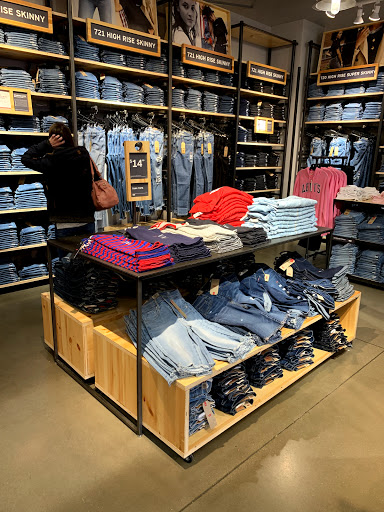 Levi's Outlet Store - 3210 Livermore Outlets Dr, Livermore, California, US  - Zaubee