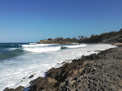 Photo de Tofinho Beach entouré de montagnes