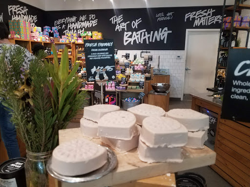 Cosmetics Store «Lush Cosmetics», reviews and photos, 303 Memorial City Way, Houston, TX 77024, USA